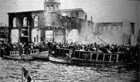 Great Fire Smyrna 1922, refugees crowding into boats